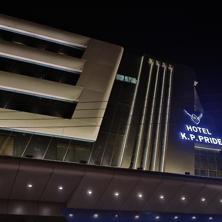 Hotel K P Pride Jālgaon Exteriér fotografie