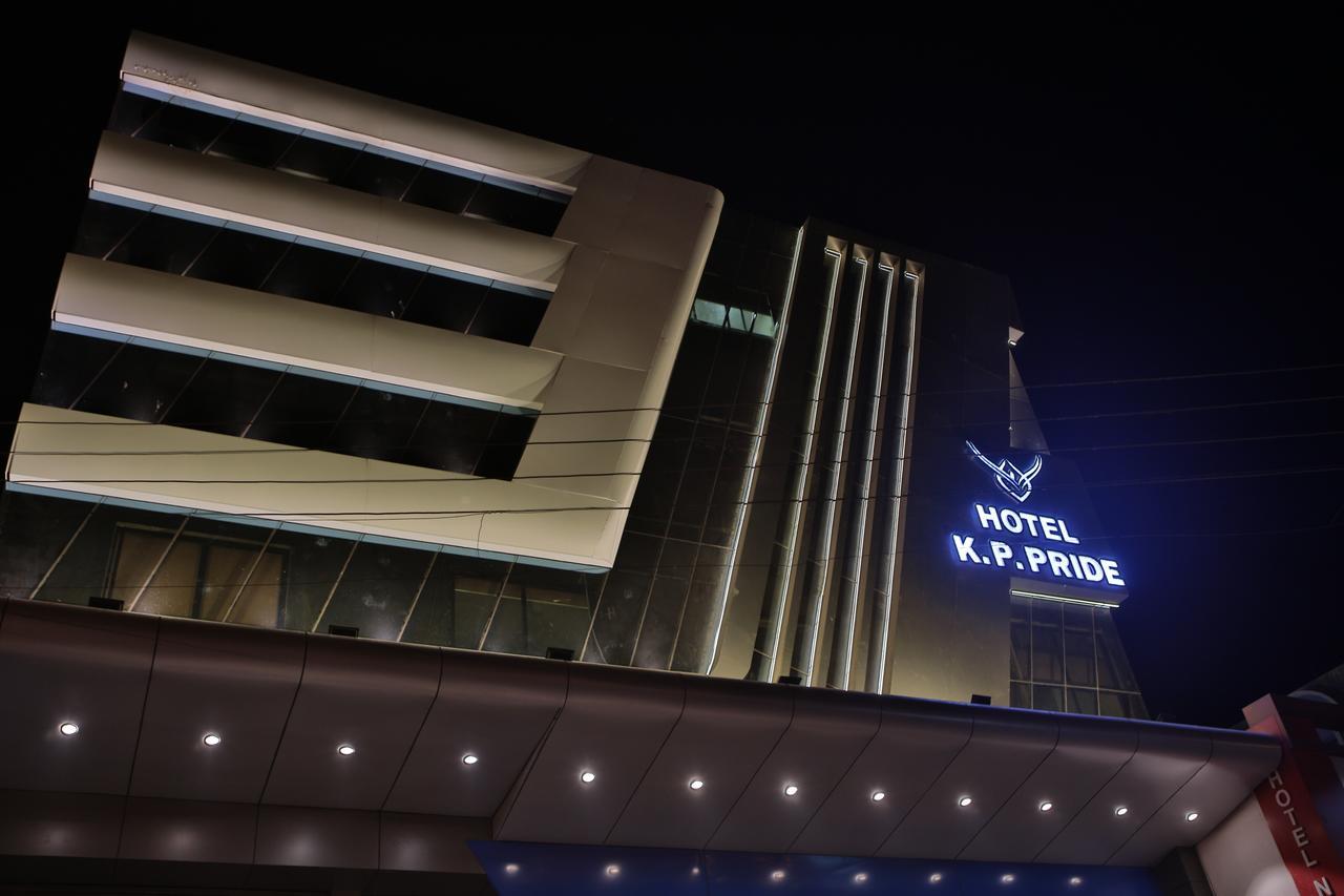 Hotel K P Pride Jālgaon Exteriér fotografie