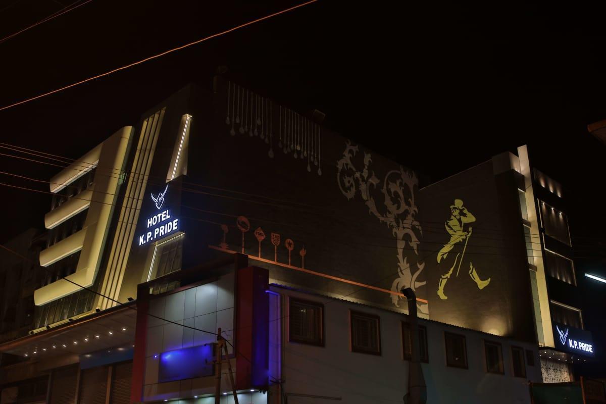 Hotel K P Pride Jālgaon Exteriér fotografie